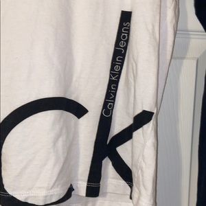 Calvin kelvin Black & White shirt size (16) *Kids*